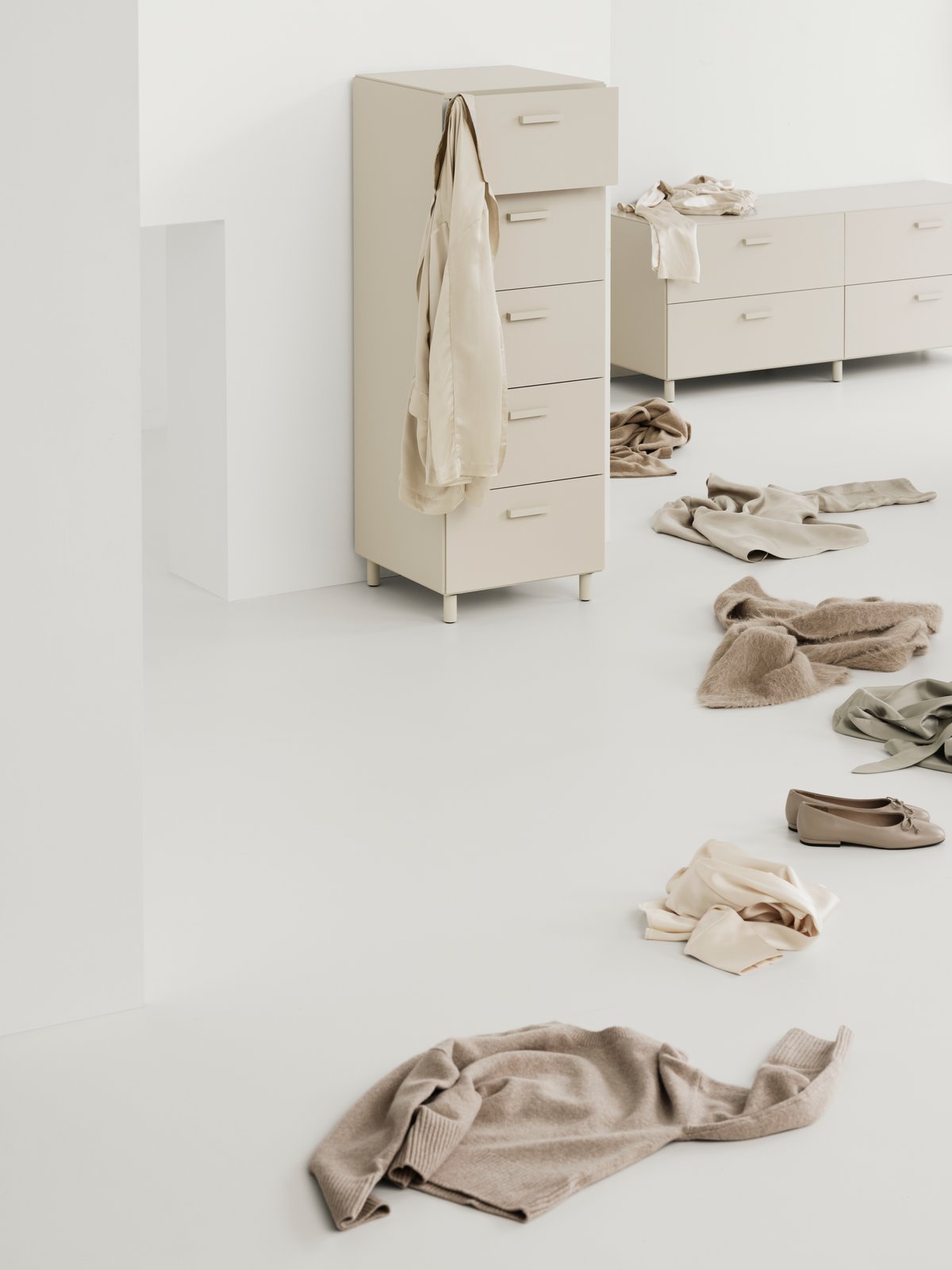 STRING - Relief Chest of Drawers, Tall