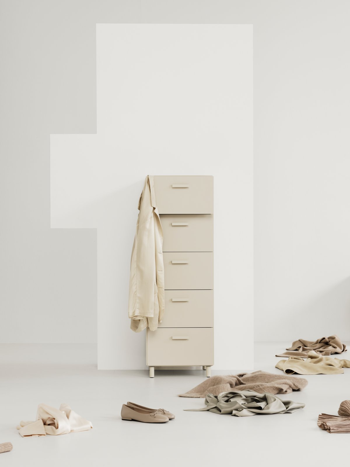 STRING - Relief Chest of Drawers, Tall