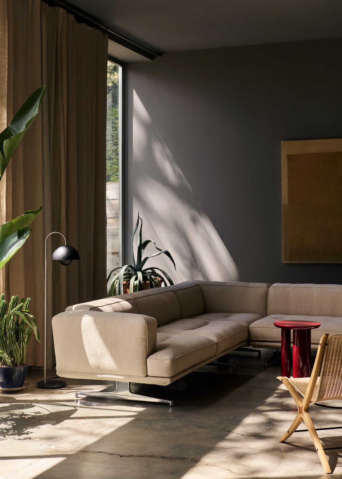 &amp;Tradition - Flowerpot Floor Lamp VP12