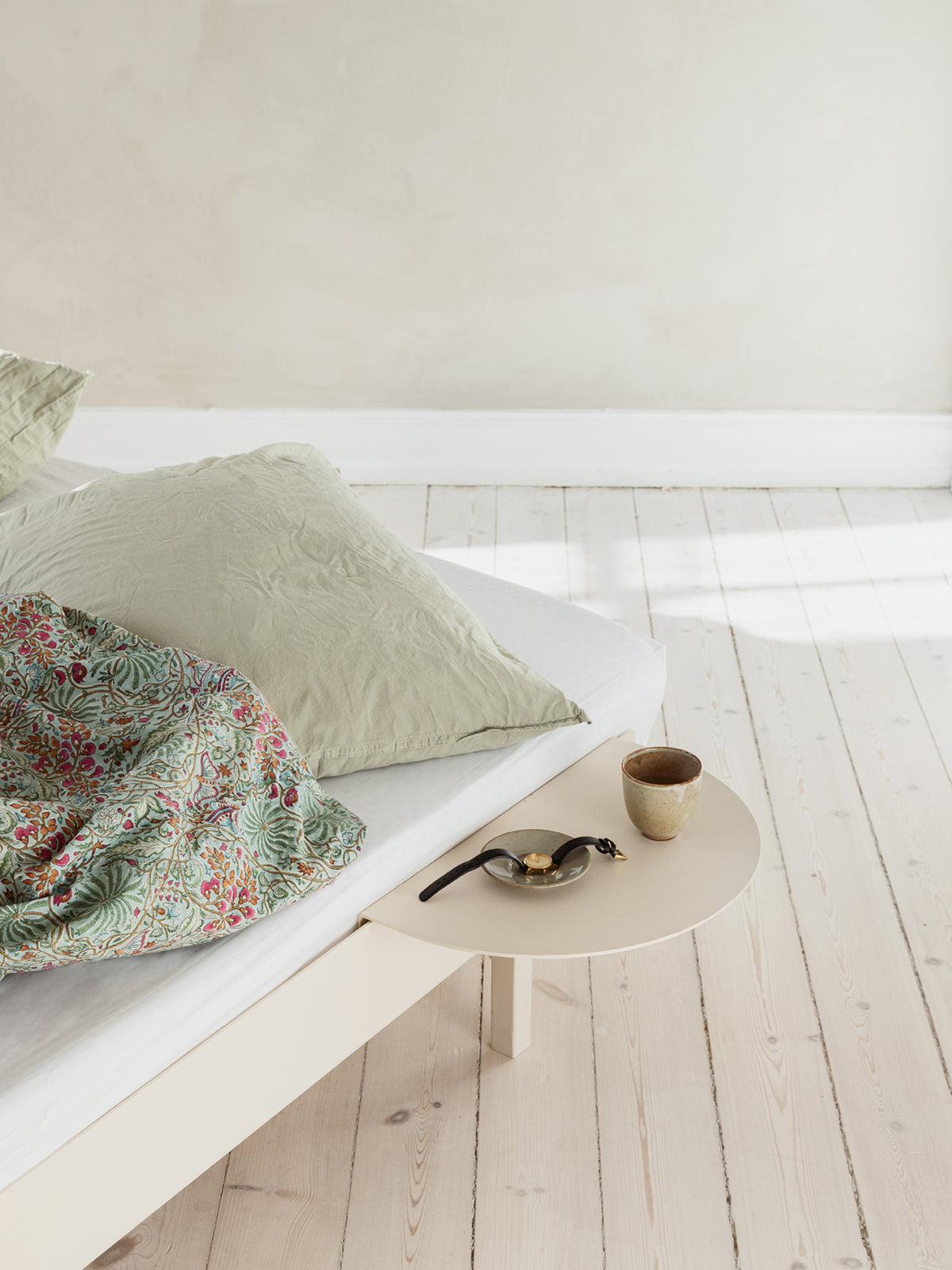 MOEBE - Bed Side Table