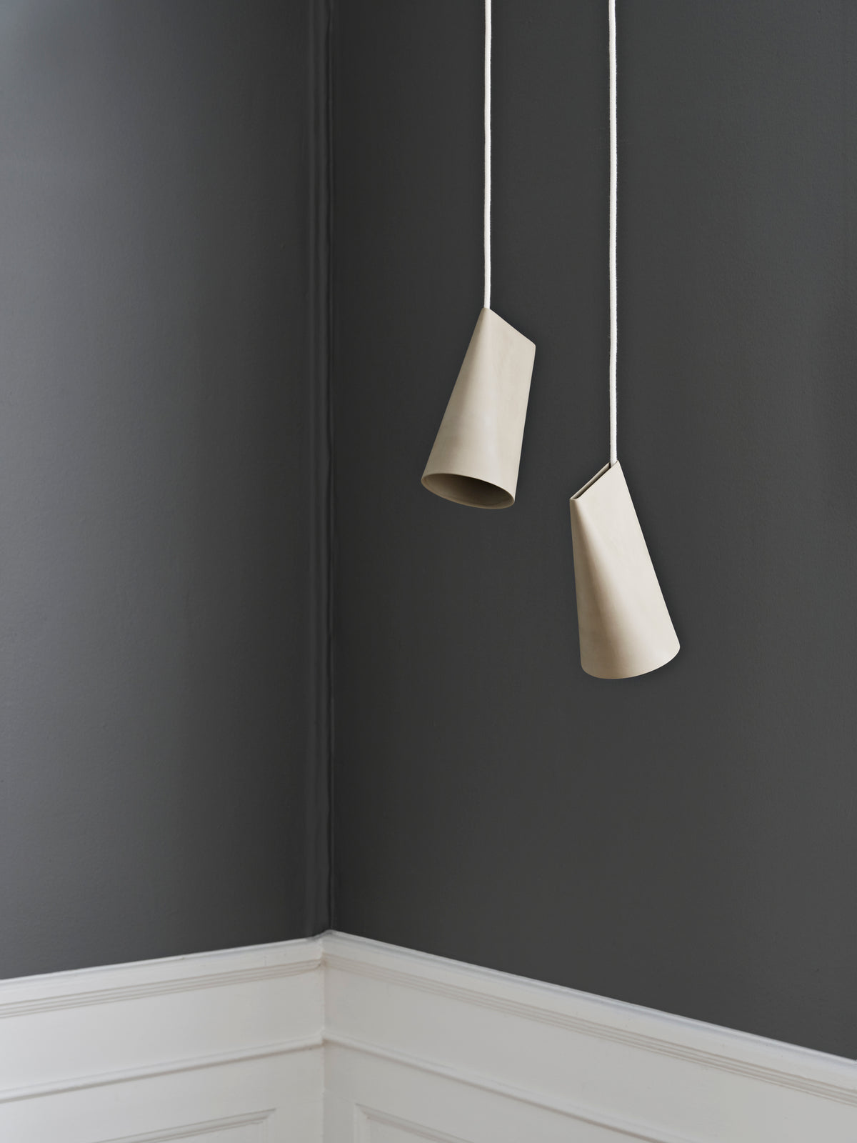 MOEBE - Ceramic Pendant - Narrow