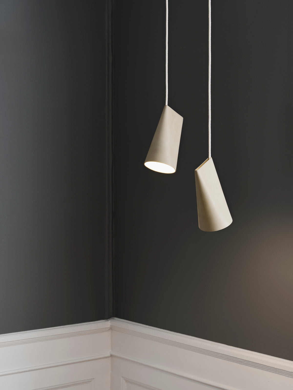 MOEBE - Ceramic Pendant - Narrow