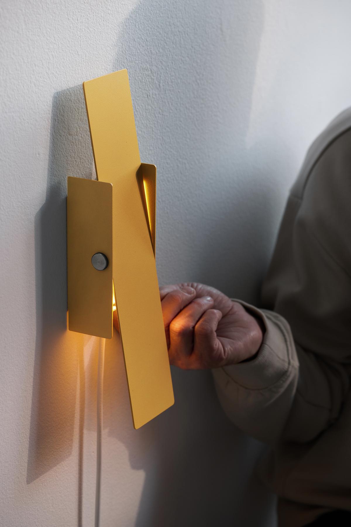 MOEBE - Pivoting Wall Lamp