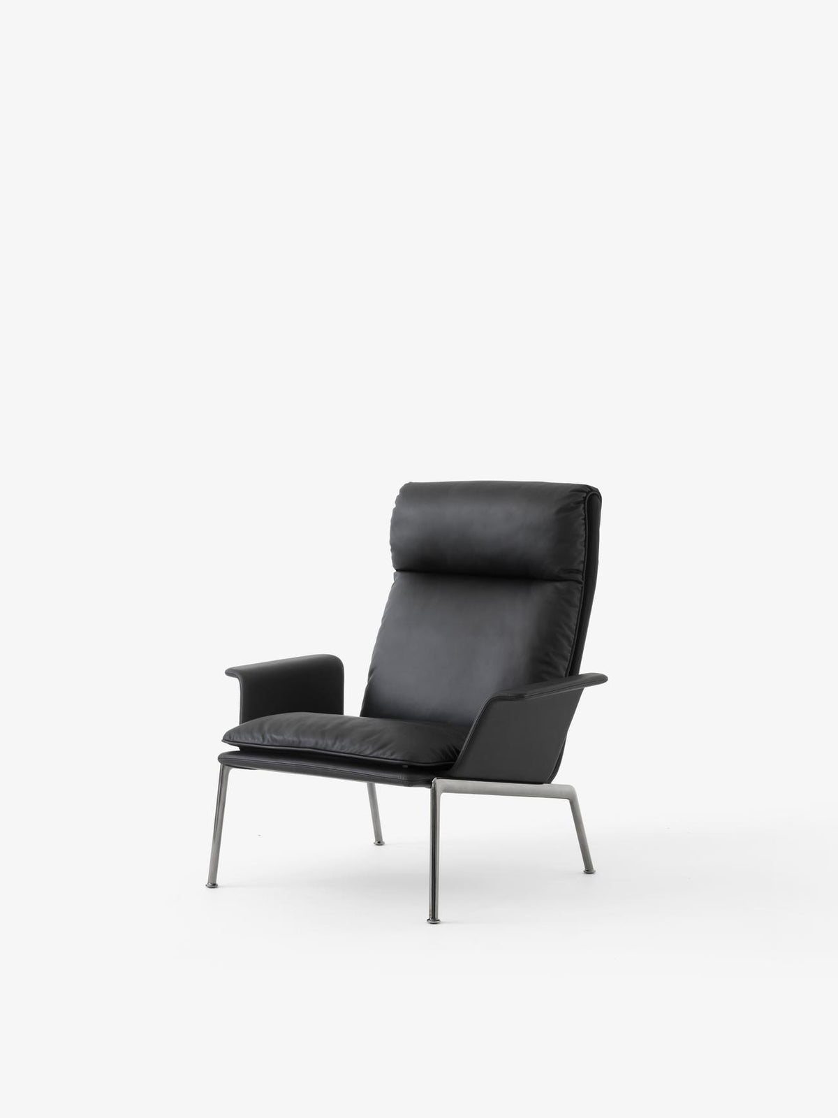 &amp;Tradition - Muno High Back Lounge Chair w/ Arms LN17